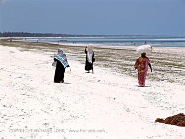Beach walk, Zanzibar, DSC07173b